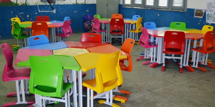 Aulas para crianças de até 3 anos e atividades práticas no ensino superior serão liberadas no Ceará