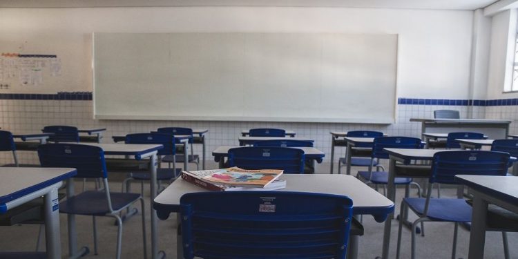 Aulas presenciais de escolas públicas e privadas serão suspensas no Ceará a partir desta sexta (19)