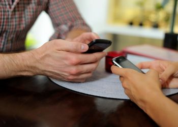 Vazamento expõe 100 milhões de contas de celular, incluindo de Bolsonaro