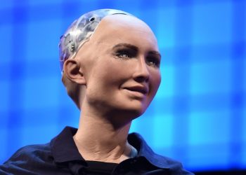 Robô Sophia será produzida em massa (Foto: Web Summit)