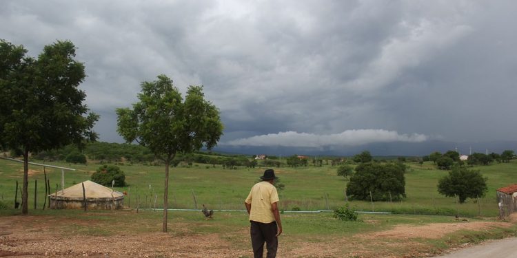 Chove em pelo menos 40 cidades do Ceará