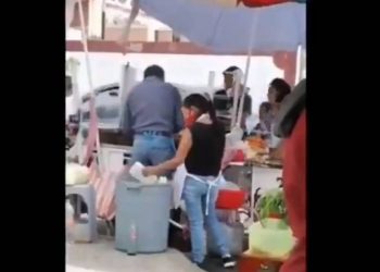 Vendedores ‘resgatam’ pratos descartáveis do lixo para servir clientes; assista