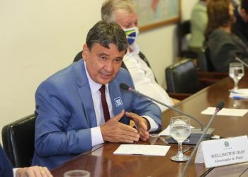 Governador do Piauí, Wellington Dias (PT), participa de reunião com o ministro da saúde (Foto: Divulgação/Governo do Piauí)