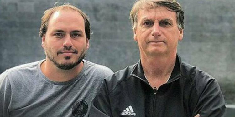 Contas indicam ‘rachadinha’ nos gabinetes de Jair e Carlos Bolsonaro, aponta investigação