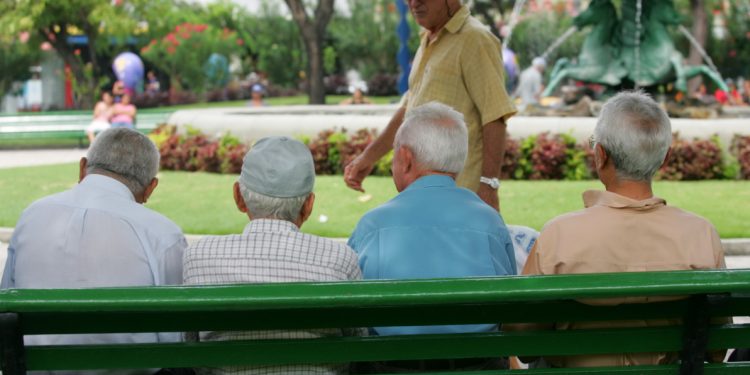 Governo suspende prova de vida de servidores aposentados até junho de 2021