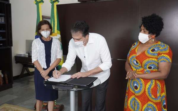 Lei que reserva 20% das vagas em concursos públicos estaduais para negros é sancionada por Camilo