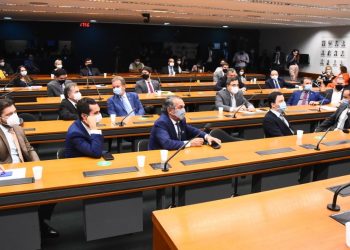 Congressistas do Ceará definiram a divisão de emendas em reunião na última semana (Foto: Cláudio Araújo)