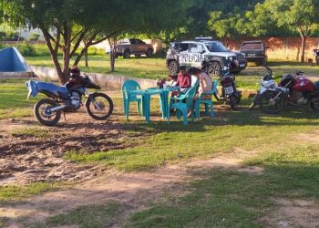 Bar em Porteiras funcionava após o horário permitido (Foto: Divulgação/Polícia Militar)