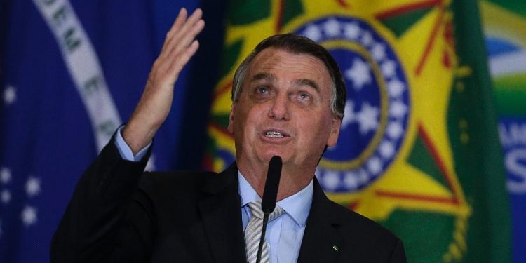 Bolsonaro fala em auxílio de R$ 150 a ‘R$ 300 e poucos’: ‘Melhor que nada’