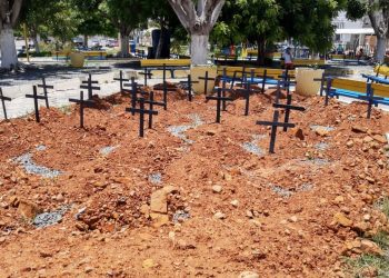 Após considerar medida "exagerada", prefeito disse também que a ação causou impacto. O cenário foi montado na praça principal de Mauriti, e também na entrada da cidade (Foto: Divulgação)