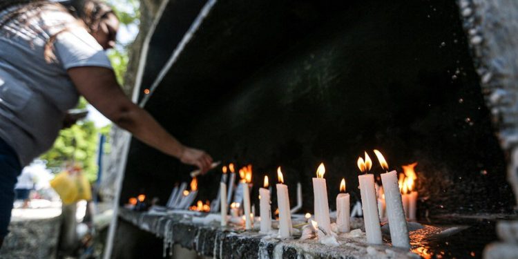 Brasil tem 3.438 mortes por Covid-19 nas últimas 24h; média móvel bate recorde