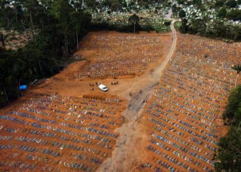 Cemitério público de Manaus, Nossa Senhora Aparecida, localizado no bairro Tarumã (Foto: Bruno Kelly/Amazônia Real)