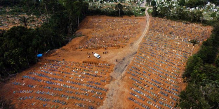 Pela primeira vez, Brasil registra mais de 100 mil casos de Covid-19 em 24h