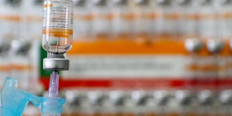 Governo federal não cumpre plano pelo 2º mês e entregará 73% das vacinas prometidas