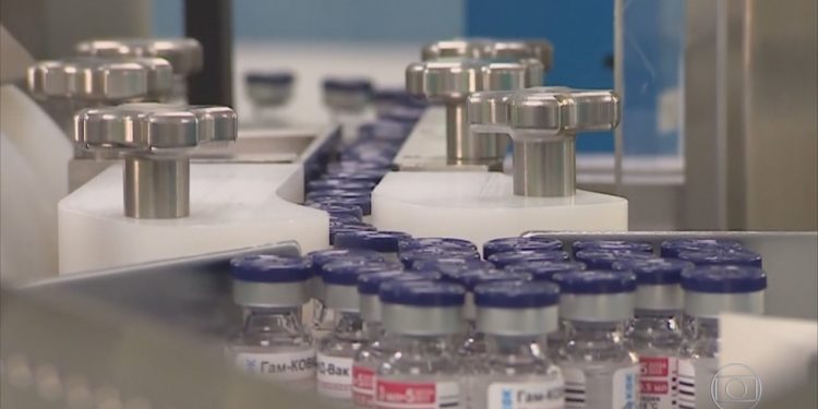Camilo assina lei que permite compra de 5,8 milhões de doses da vacina russa Sputnik V