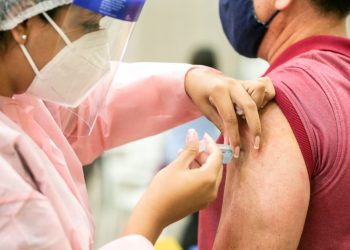 Ceará aplicou, até esta quarta-feira, 767.505 mil doses das vacinas contra a Covid-19 (Foto: Camila Lima)
