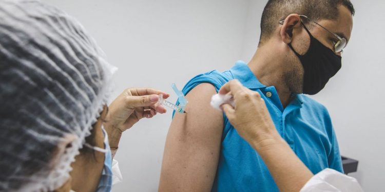 Ceará ultrapassa 400 mil doses de vacina aplicadas contra a Covid-19