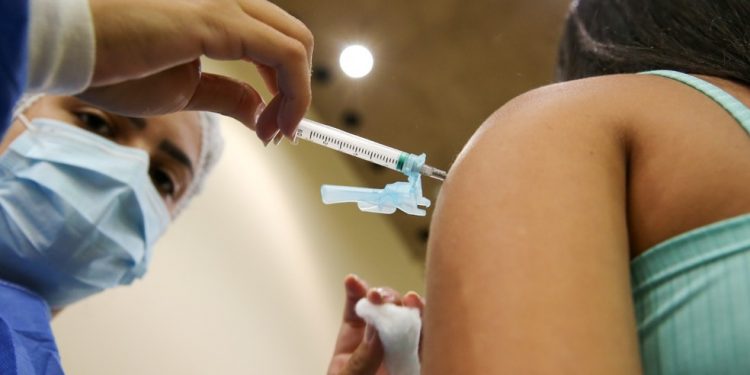 Ceará atinge marca de 1 milhão de doses aplicadas de vacinas contra Covid