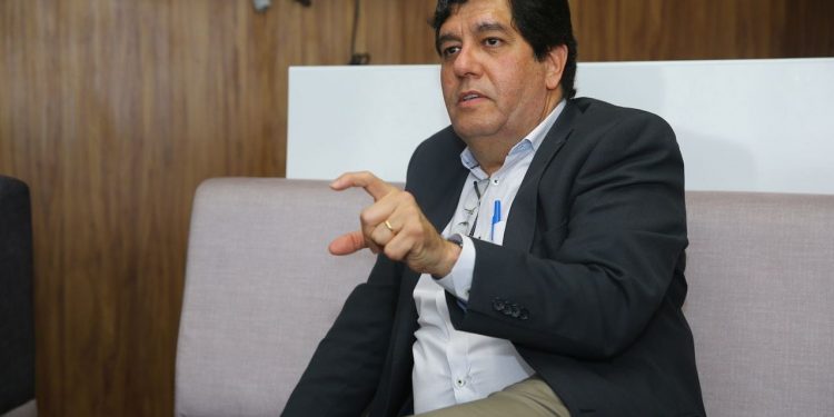 Secretário de Saúde diz que Brasil deveria estar em lockdown há duas semanas e cobra ações federais