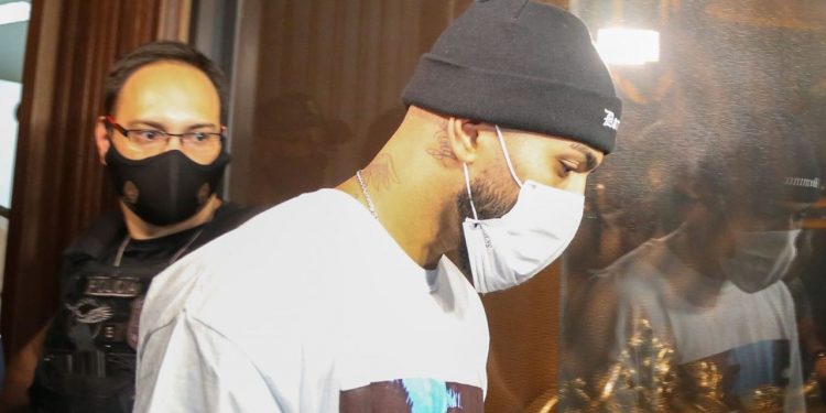 Gabigol é flagrado em cassino clandestino em São Paulo durante evento com cerca de 200 pessoas