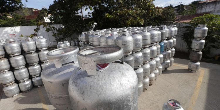 Governo do Ceará divulga lista de famílias beneficiadas com Vale Gás Social