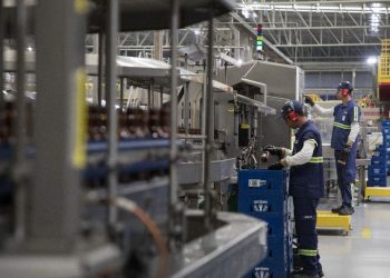 Indústrias geraram 3.839 mil empregos formais em janeiro (Foto: Lana Pinho)