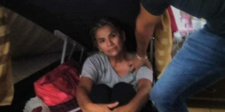 Presa por terrorismo, ex-presidente da Bolívia foi encontrada dentro de cama-box
