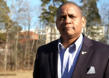 Conheça John Hollis: o homem imune ao coronavírus