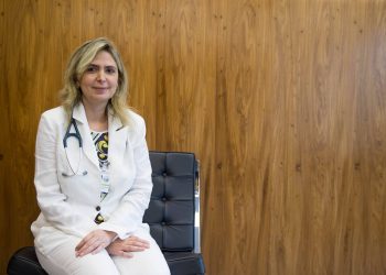 A cardiologista Ludhmila Abrahão Hajjar, cotada para assumir o Ministério da Saúde (Foto: Marcus Leoni/Folhapress)