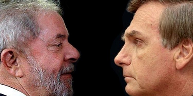 Popularidade digital de Bolsonaro despenca à medida em que buscas por Lula crescem