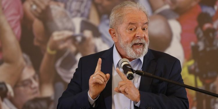 Lula ataca Moro e Bolsonaro, agradece Fachin e fala como candidato a 2022; assista