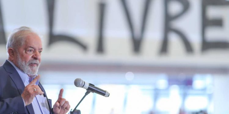 Por vacina, Lula envia carta para líder da China e se reúne com fundo russo