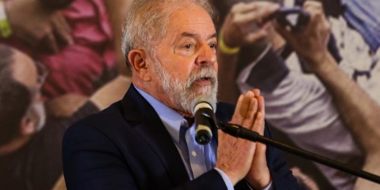 Fachin mantém condenações de Lula anuladas e envia caso ao plenário