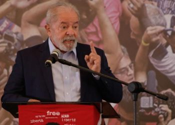 O ex-presidente Lula reforçou as criticas ao governo Bolsonaro no combate à pandemia em entrevista ao jornal "Le Monde" (Foto: Vinícius Nunes/Agência F8/Estadão Conteúdo)