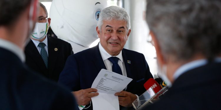 Pontes anuncia vacina do governo federal, 7 horas após SP divulgar ButanVac