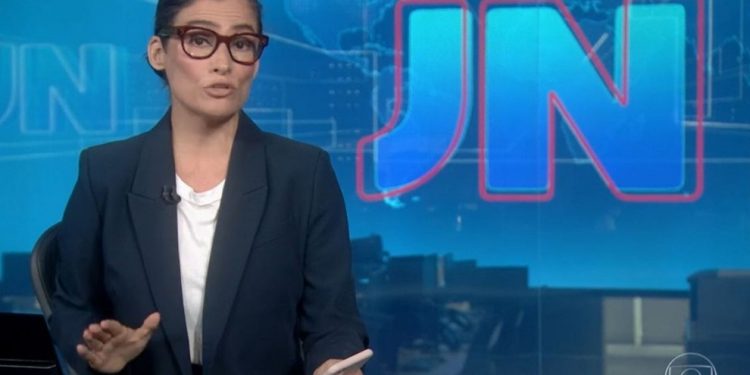 ‘Lula livre’ faz Renata Vasconcellos tremer, gaguejar e usar celular em Plantão da Globo