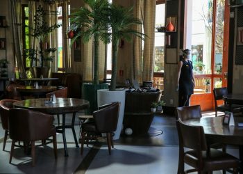 O setor de alimentação fora do lar é um dos mais afetados pela pandemia no Ceará (Foto: Helene Santos)