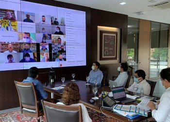 Governador se reuniu com gestores municipais nesta segunda-feira (Foto: Divulgação/Governo do Ceará)