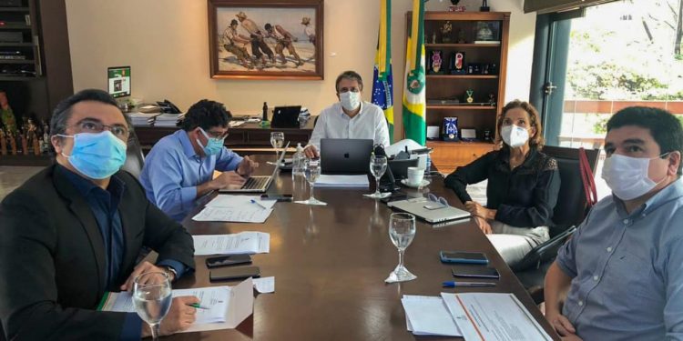 Camilo Santana se reúne com especialistas para decidir sobre manutenção do lockdown no Ceará