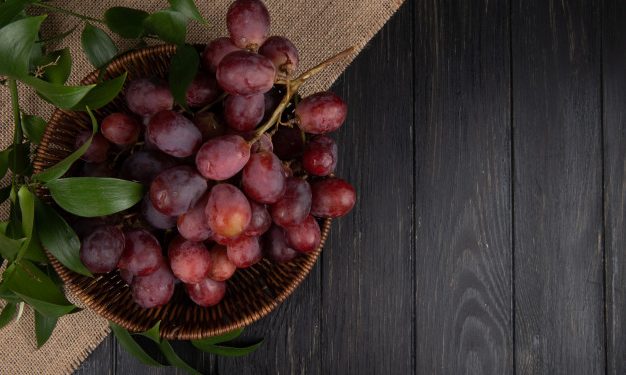 Uva melhora saúde cardíaca: veja 6 benefícios da fruta e como consumi-la