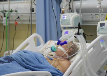 49% dos internamentos de pessoas com comorbidade são de idosos de 60 a 89 anos de idade (Foto: Shutterstock)