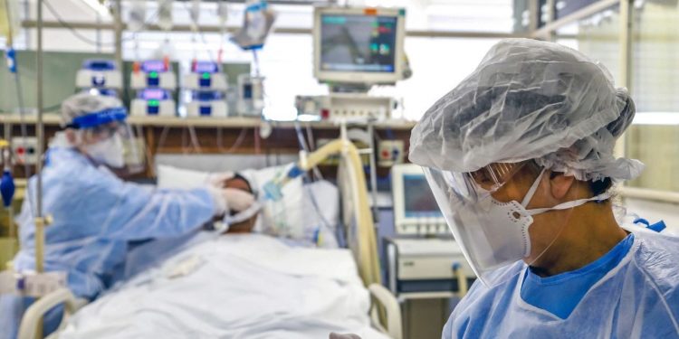 Prefeitos cobram ministro da Saúde por kits intubação; novo lote deve durar menos de 6 dias no Ceará