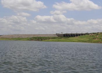 O Castanhão, maior açude público para múltiplos usos da América Latina, está com 20,75% de água acumulada (Foto: Honório Barbosa)
