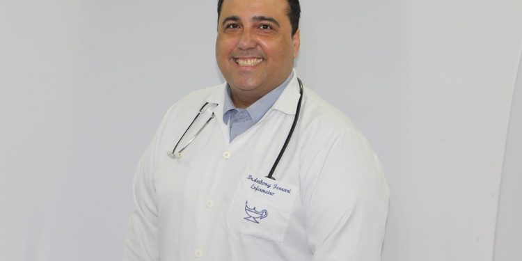 Enfermeiro negacionista, que era contra vacina e defendia tratamento precoce morre de Covid-19