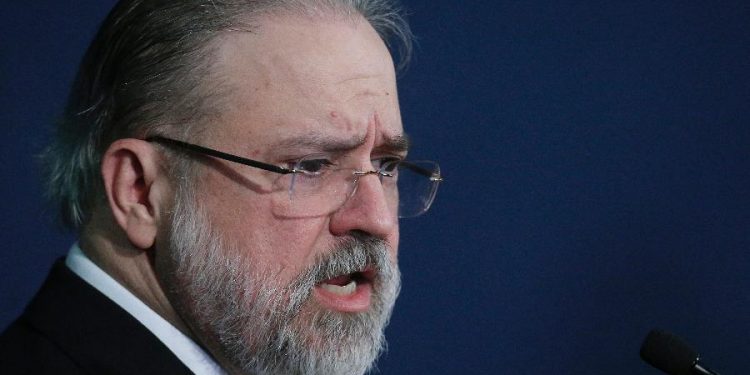 Governadores do NE acusam PGR de atuar a favor do governo federal na CPI