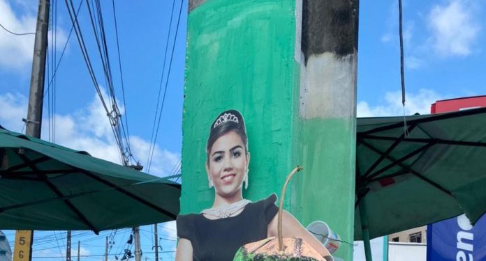 Jovem descobre foto de aniversário de 15 anos sendo usada para vender coco