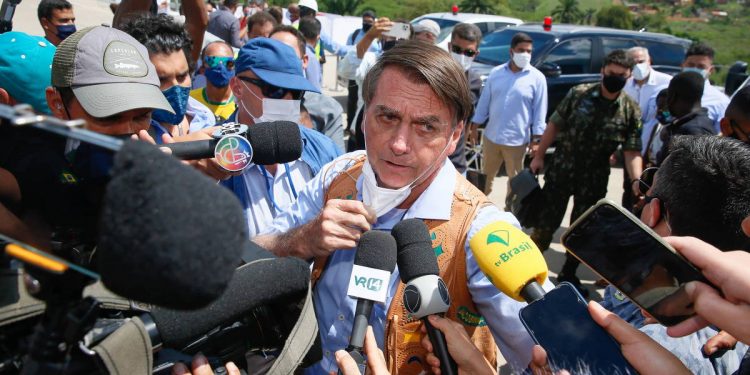 Bolsonaro diz não se preocupar com CPI e Lula e cobra governadores para não esticarem a corda