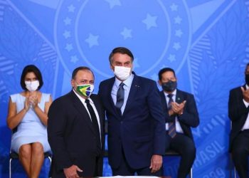 O ex-ministro da Saúde, Eduardo Pazuello, com o presidente Jair Bolsonaro (Foto: Marcelo Camargo/Agência Brasil)