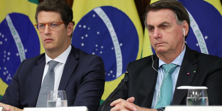 Um dia após promessa na Cúpula do Clima, Bolsonaro corta verba para meio ambiente