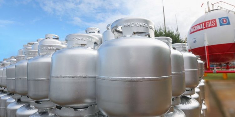 Começa hoje distribuição de vale-gás aos municípios do Ceará; veja quem vai receber